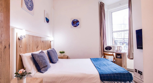 Двухместный номер Standard OYO TamTam Acton Hotel