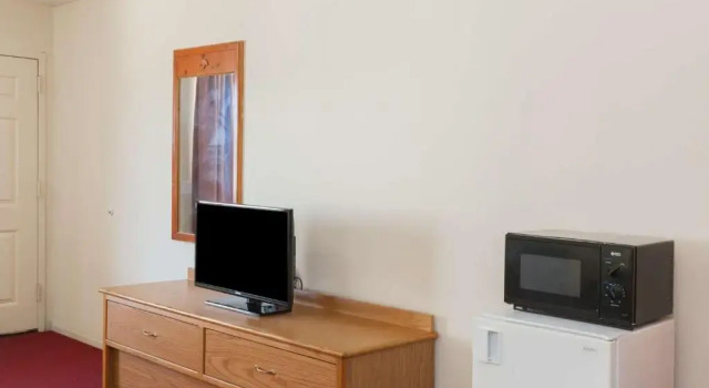 Четырёхместный номер Standard Days Inn by Wyndham Castaic Six Flags Magic Mountain