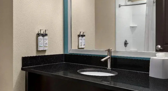 Четырёхместный люкс Holiday Inn Express - Colorado Springs - First & Main by IHG