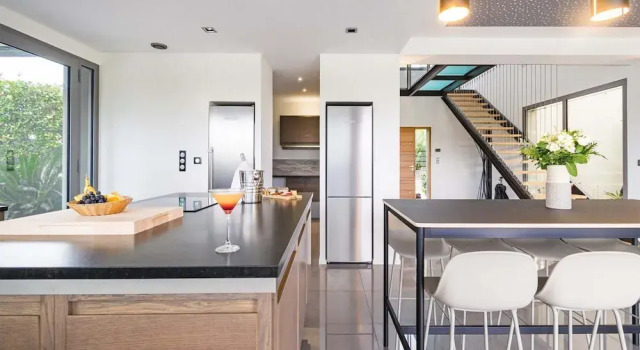 Villa 4 Bedrooms 8 PAX, Rezervovat Vila Hotely v Baillargues s parkováním, Parkování