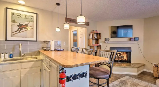 Апартаменты Walk to Lifts: Main Street Breck Condo w/ Mtn View