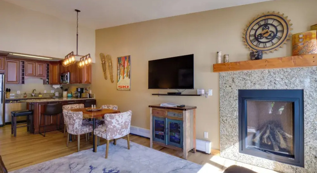 Walk to Copper Mountain Lifts: Mtn-view Condo, Забронировать Апартаменты/квартира Коппер-Маунтин Roosevelt National Forest, рядом с Slingshot
