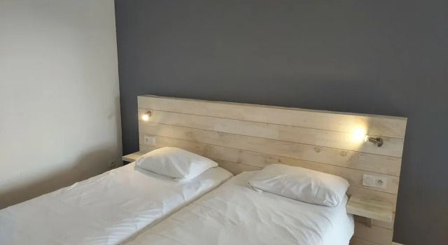 Четырёхместный номер Standard c 1 комнатой Hotel Eisenhower