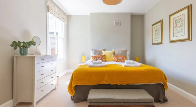 Luxuriously Designed 3 Bedroom Apartment in Clapham