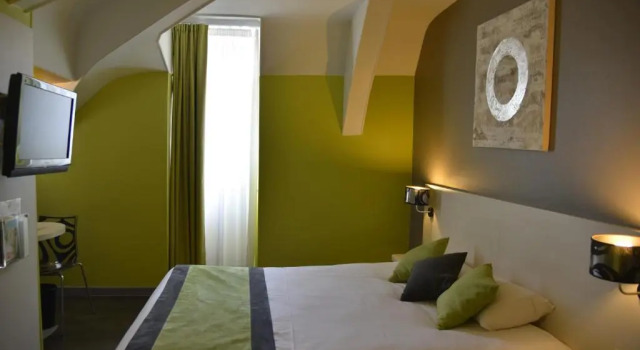 Номер Prestige Hôtel The Originals Access - proche centre-ville - Gare