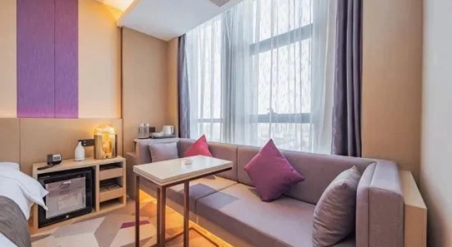 Кровать в общем номере (мужской номер) Lavande Hotel