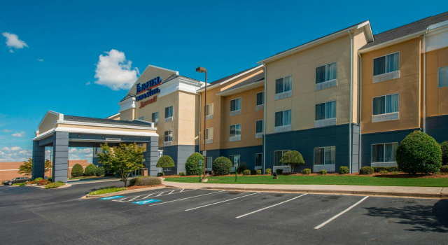 Fairfield Inn & Suites by Marriott Greenwood, Забронировать Отель Отели Южной Каролины с бассейном, Бассейн