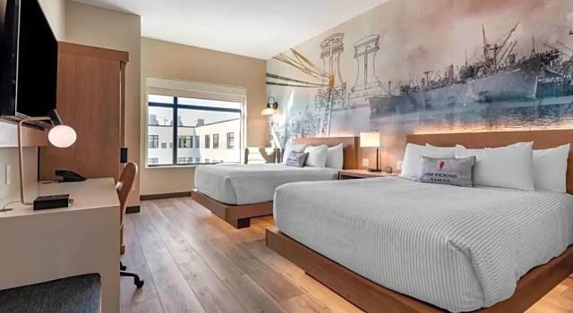 Четырёхместный номер Standard с видом на гавань Cambria Hotel Portland Downtown Old Port