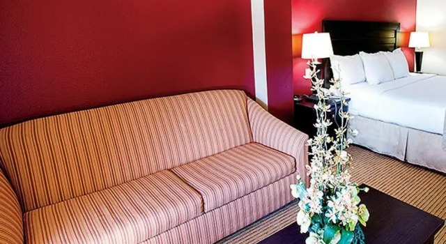 Кровать в общем номере La Quinta by Wyndham Temecula