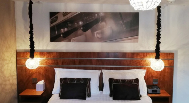 Rooms at the Apple Pie