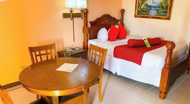 Люкс Executive с балконом Point Salines Hotel