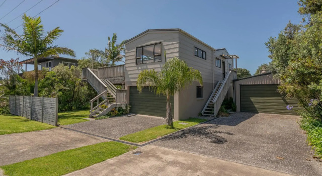 Surf Stay - Whitianga Holiday Home