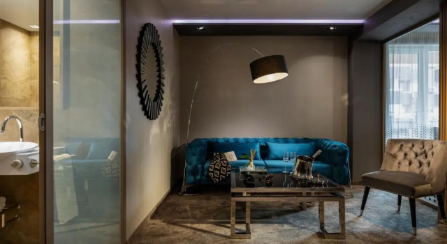 Люкс Superior -- ESTE PARK HOTEL -- part of Urban Chic Luxury Design Hotels - open since October 2022 - Parking - Compliments - next to Shopping & Dining - Mall Plovdiv