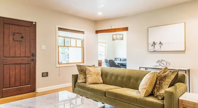 Stunning Rose Garden - San Jose Two Bedroom, Забронировать Отель Сан-Хосе Silicon Valley, рядом с CalTrain San Jose