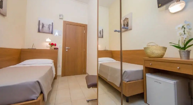 Одноместный номер Standard Mediterraneo Hotel & Suites