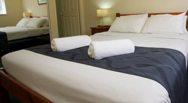 Blue Water Bay Luxury Villas - Southport, Забронировать Отель Саутпорт Голд-Кост, рядом с Southport Magistrates Court