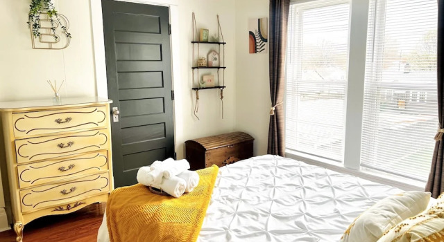 Speedway Bed and Breakfast, Book Bed and Breakfast Speedway Indiana