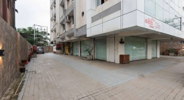 OYO 6833 Hotel Tanish Residency