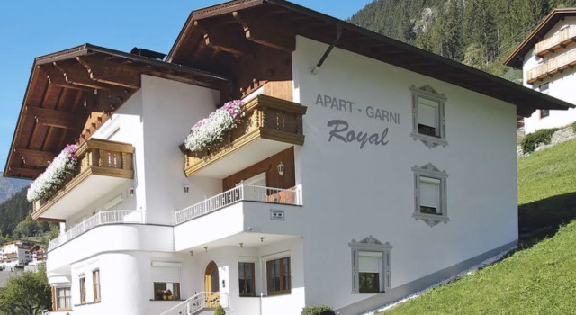 Apart Garni Royal (KPL136), Prenota Hotel Hotel a Tirolo con parcheggio, Parcheggio