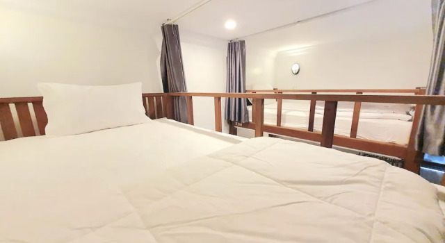 Кровать в общем номере Darling Pub Hostel