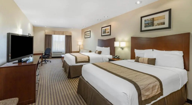 Четырёхместный номер Standard Baymont by Wyndham Victoria