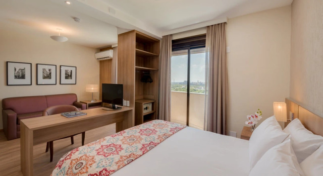 Двухместный номер Deluxe с балконом Blue Tree Towers Millenium Porto Alegre
