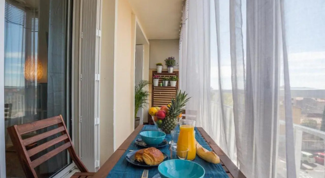 Апартаменты T2 avec loggia fleurie et ensoleillée