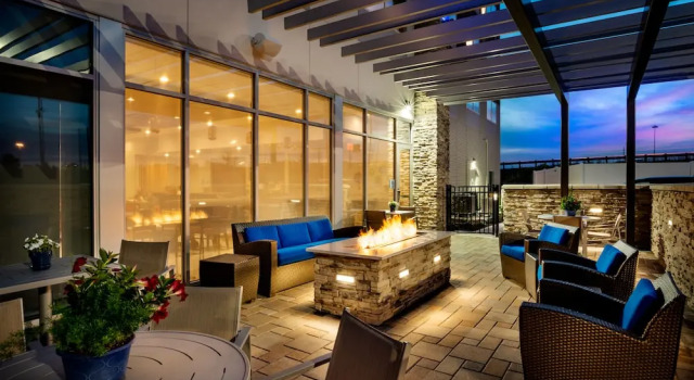 Holiday Inn Express & Suites Cincinnati North - Liberty Way, Book Hotel West Chester Ohio
