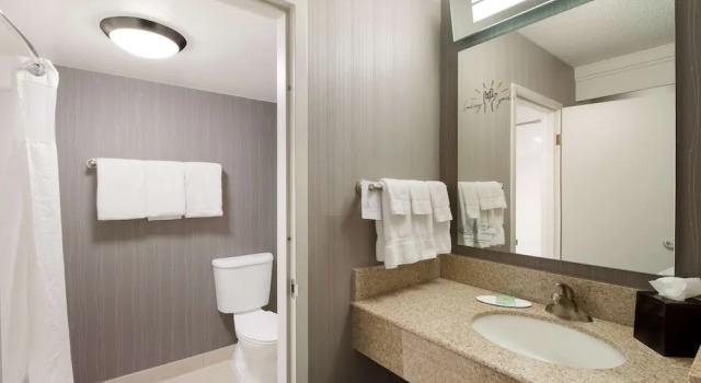 Двухместный номер Standard с видом на бассейн Sonesta Select Huntington Beach Fountain Valley