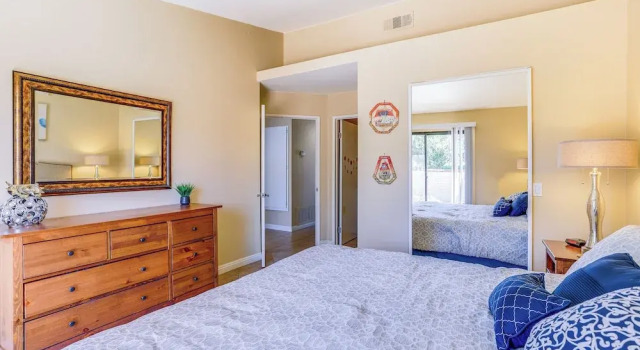 Near Golf: Condo w/ Pool Access in Palm Desert!, Забронировать Апартаменты/квартира Отели Палм-Дезерт с парковкой, Парковка
