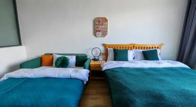 Кровать в общем номере Date jade dragon snow mountain view guest house