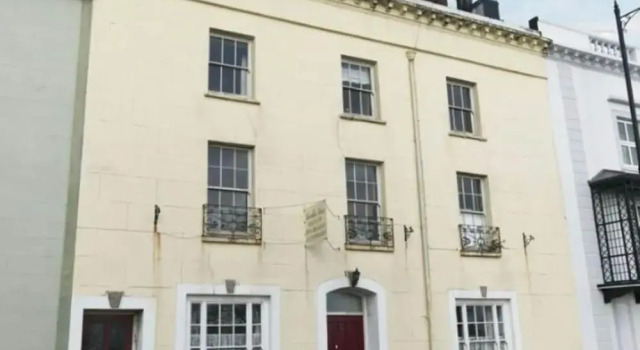 Spacious 6 Bedroom Retreat in Milford Haven