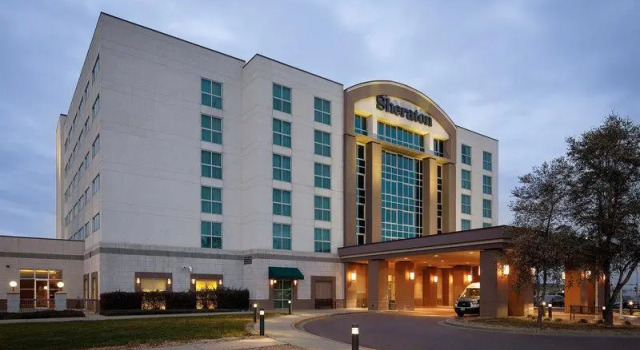 Кровать в общем номере Sheraton Sioux Falls Hotel & Convention Center