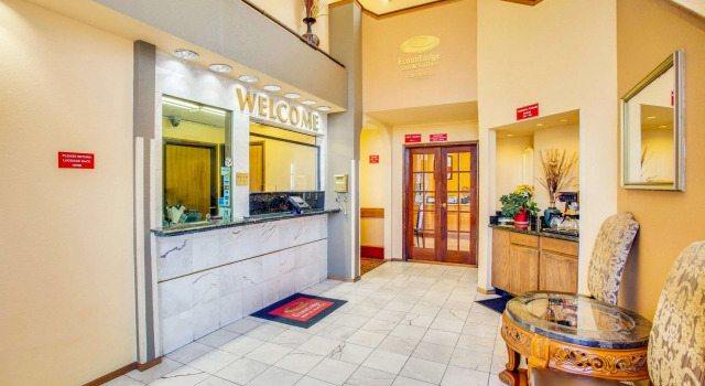 GuestHouse Inn and Suites Albuquerque, Rezerwuj Hotel Hotele w Albuquerque z parkingiem, Parking