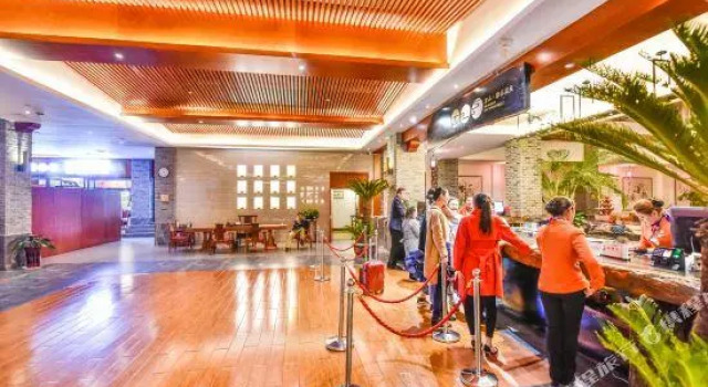 Шестиместный люкс Presidential Mengshan Kanggu Hot Spring Hotel
