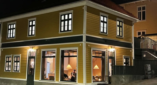 Vibrant Apartment on Bustling Street, Above a Restaurant - Perfect for Tourists,, Rezervovat Apartmán Hotely v Stavanger s parkováním, Parkování