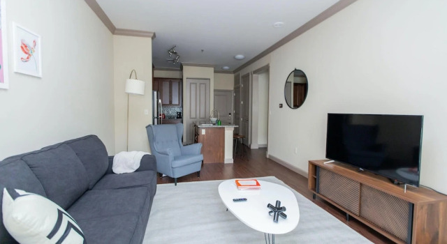 Kasa Comfy 1 BD Near Local Eateries St Louis, Забронировать Отель Сент-Луис Миссури, рядом с Saint Louis Science Center