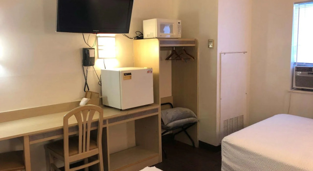 Sleep Inn & Suites Pigeon Forge - Downtown 2.5 stars out of 5