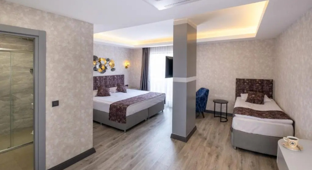 Трёхместный номер Deluxe Avion Suite Hotel