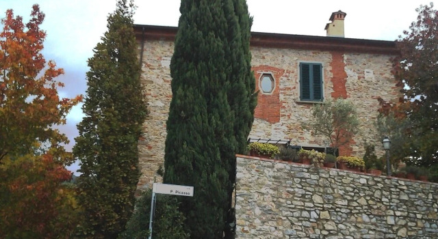 Historic House With Garden in Front of the Grotta Giusti Thermal Pool Near Lucca
