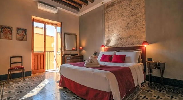 Cappuccine GuestHouse, Забронировать Отель Отели Кальяри с парковкой, рядом с Национальный археологический музей, Парковка
