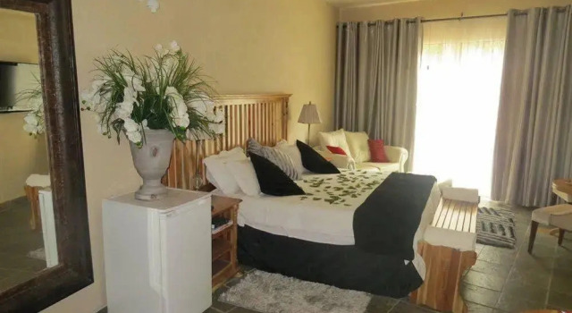 Letaba River Lodge, Prenota Hotel Tzaneen 