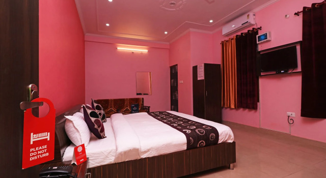 Hotel Om Sai Guest In By OYO Rooms, Забронировать Гостевой дом Отели Гомти Нагара с парковкой, Парковка