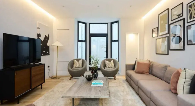 The Fulham Classic - Spacious 4bdr House With Balcony and Garden, Забронировать Дом для отпуска Коттеджи Лондона, рядом с Городской музей полиции, Коттедж