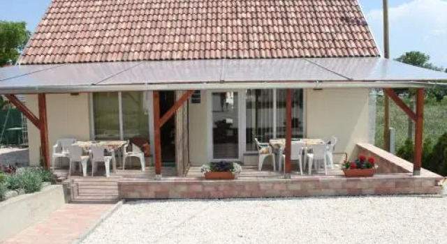 Szep Kert, Boek Hotel Szekszard Tolna