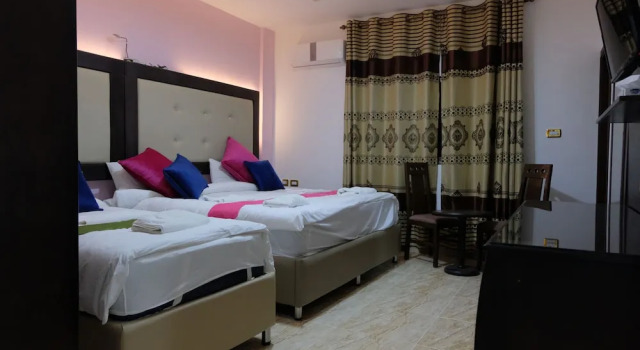 Трёхместный номер Deluxe Petra Guests Hotel