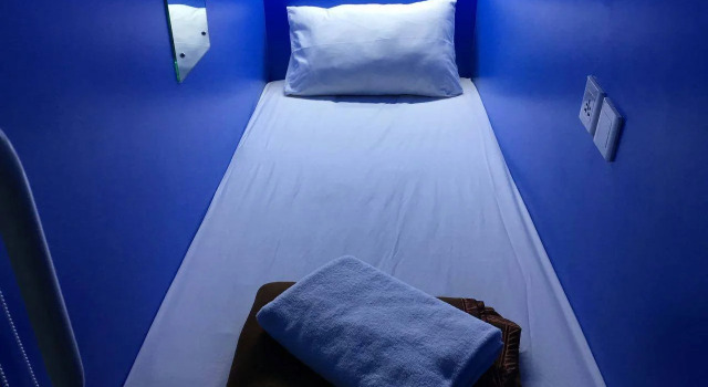 QB Sleep Capsule Hotel, Забронировать Капсульный отель Кута Бадунг, рядом с Vihara Dharmayana Buddhist Temple