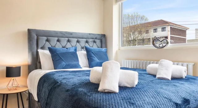 Spacious Sleeps 3 Ensuite Room In Twickenham TW7, Varaa Huoneisto Asunnot kohteessa Merseyside, Huoneisto