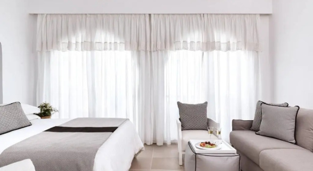 Трёхместный номер Premium Aressana Spa Hotel & Suites - Small Luxury Hotels of the World