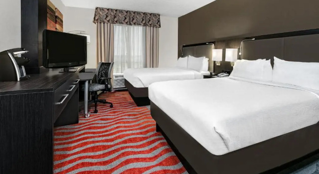 Четырёхместный люкс Holiday Inn & Suites College Station-Aggieland by IHG